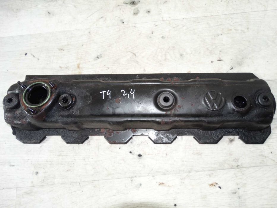 Б/у кришка клапанів volkswagen T4 2.4 074103360A