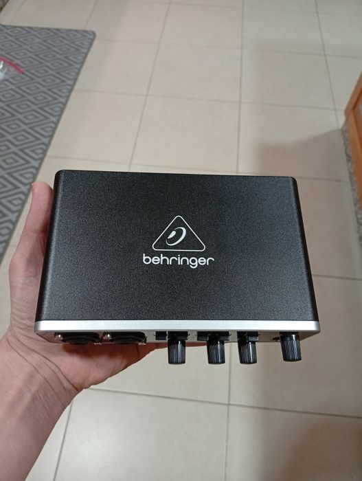 Interface beringher UMC202HD 2 canais