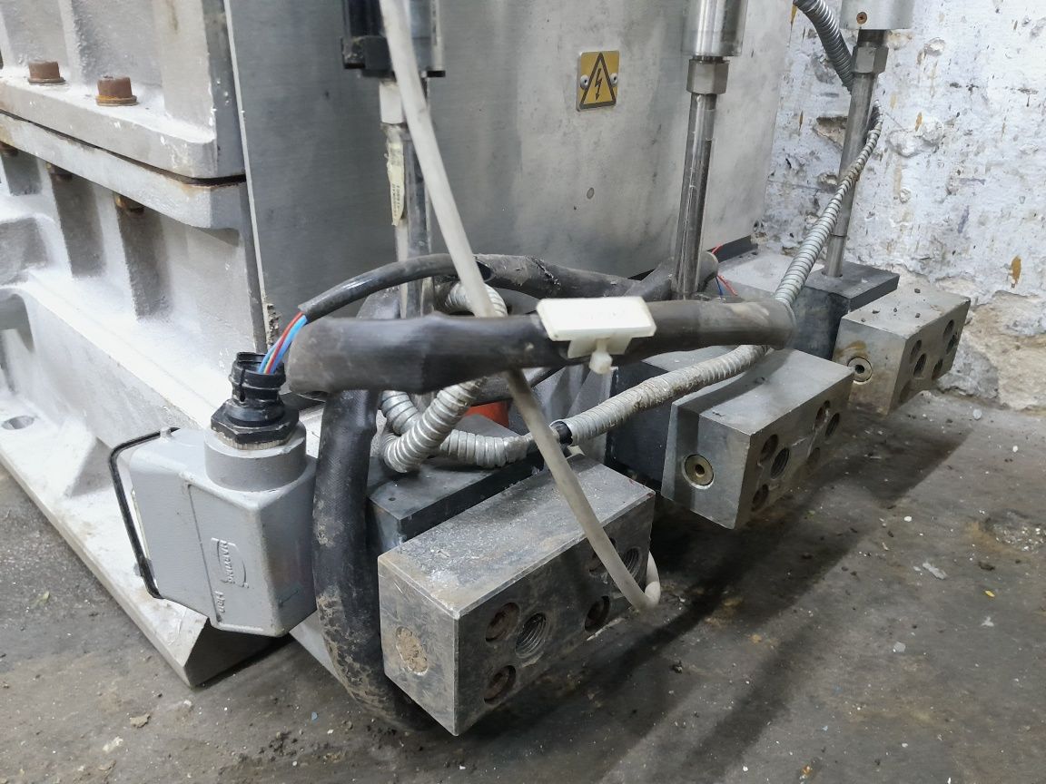 Aplikator kleju topikowego. Nordson MX 4400