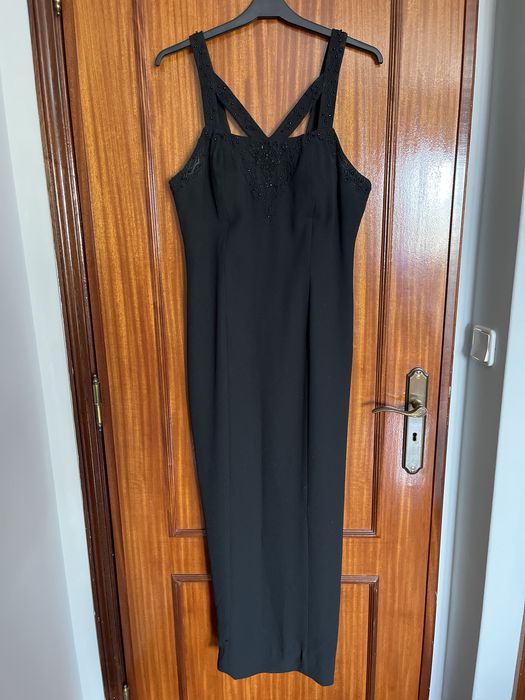 Vestido justo de festa comprido em preto