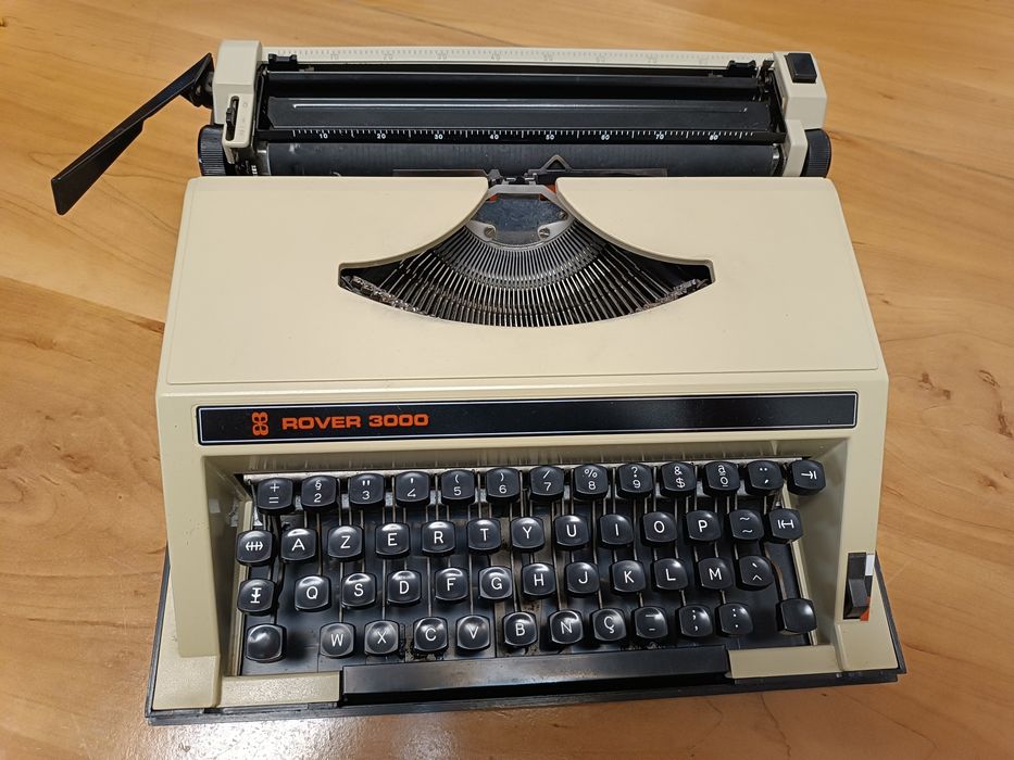 Máquina de escrever Rover 3000