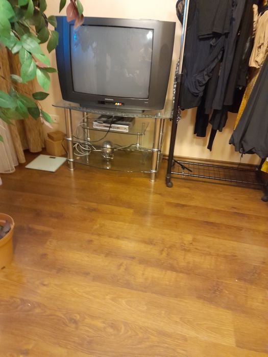 Продам телевізор на запчастини