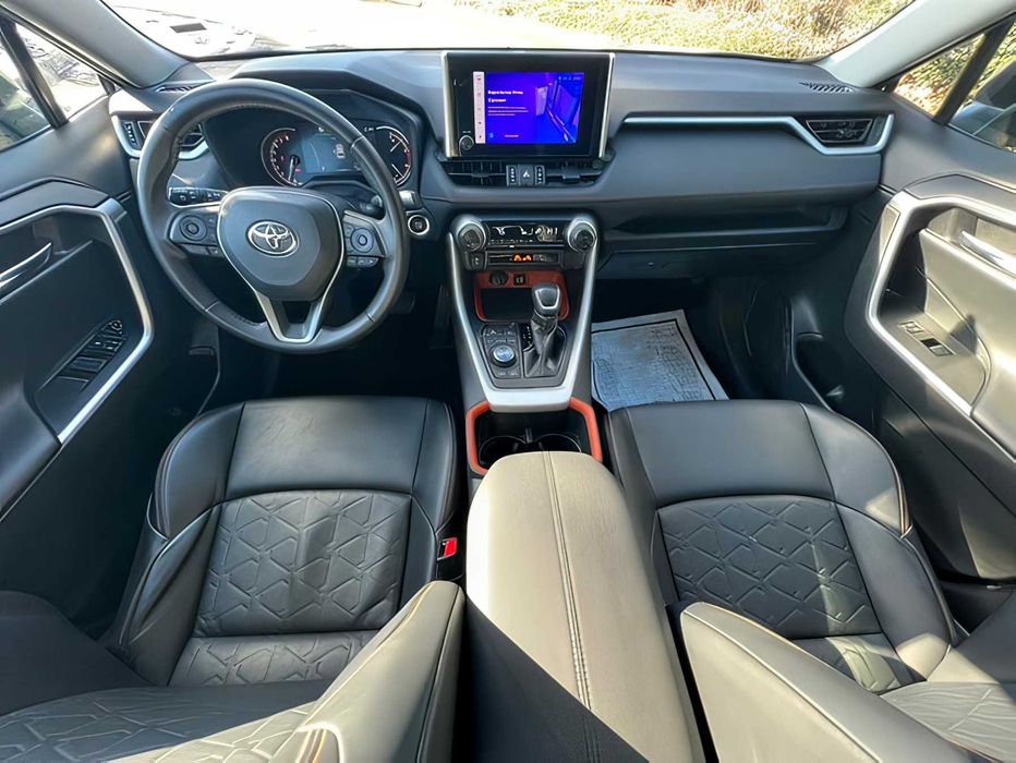Toyota RAV4      2023