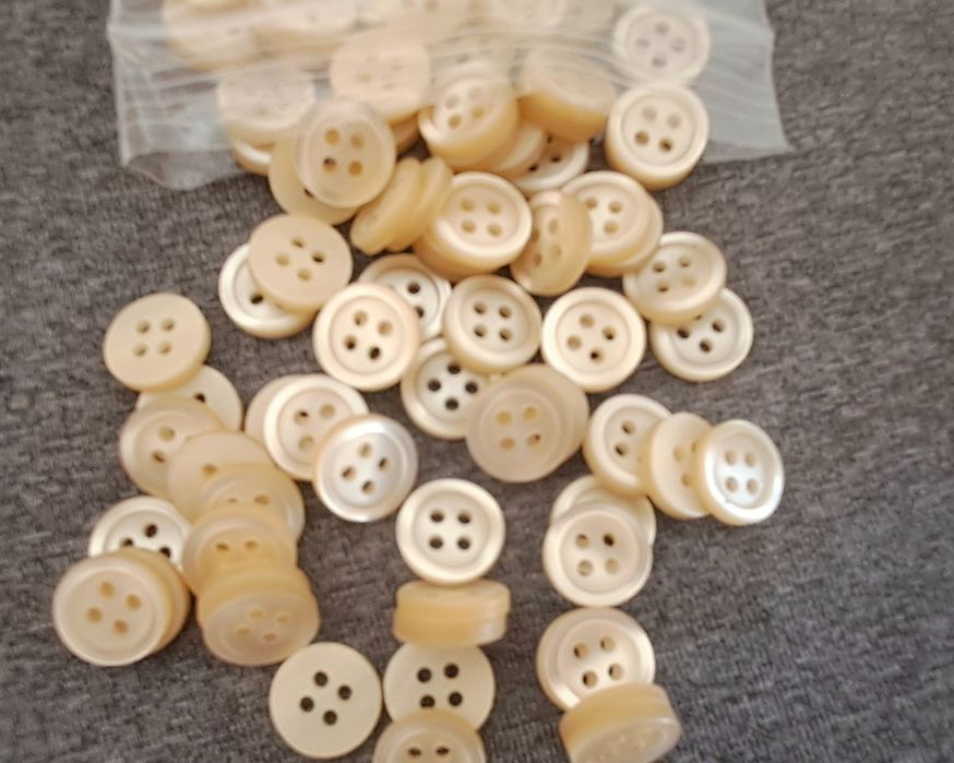 100 botões bejes 11mm de diâmetro