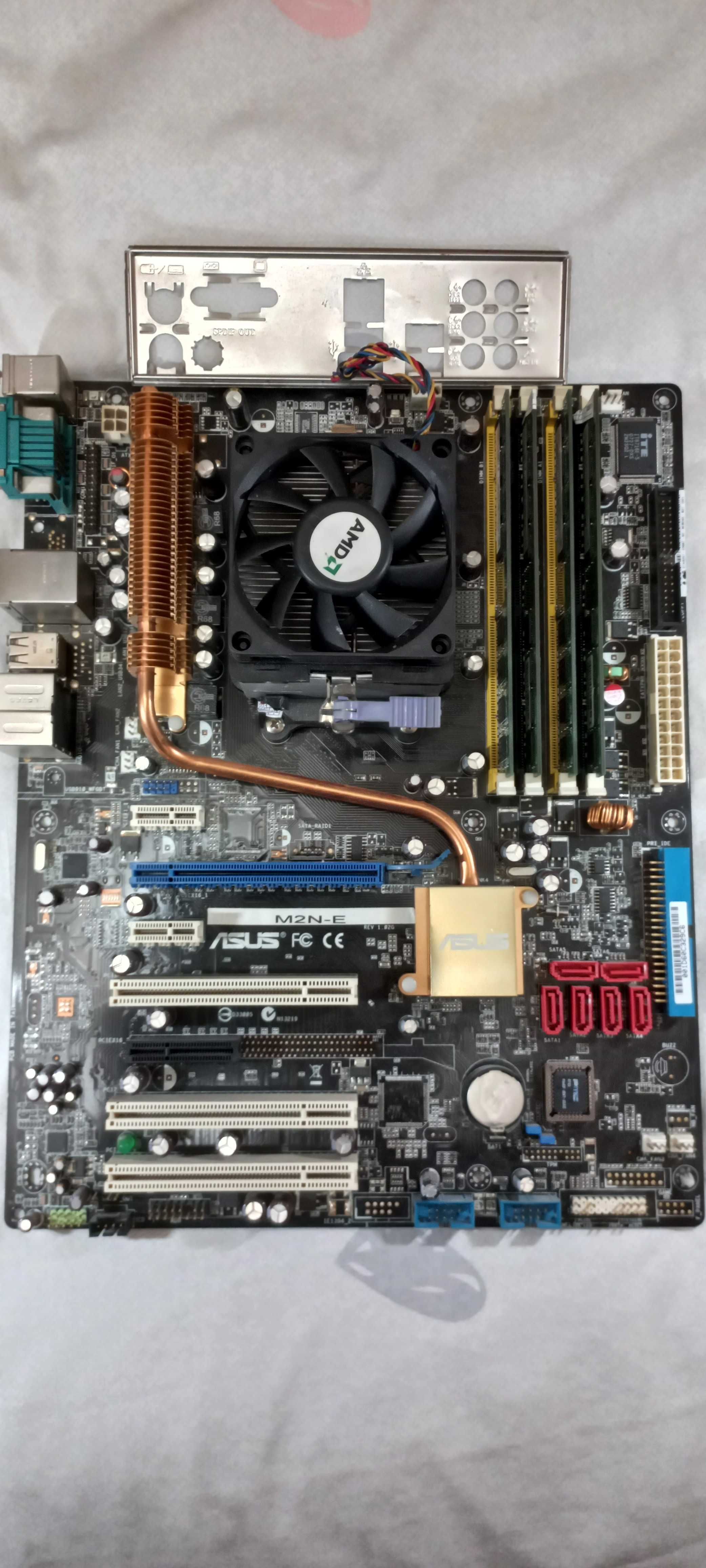 Asus M2N-E + 4GB + 3 ядра AMD Phenom X3 8450