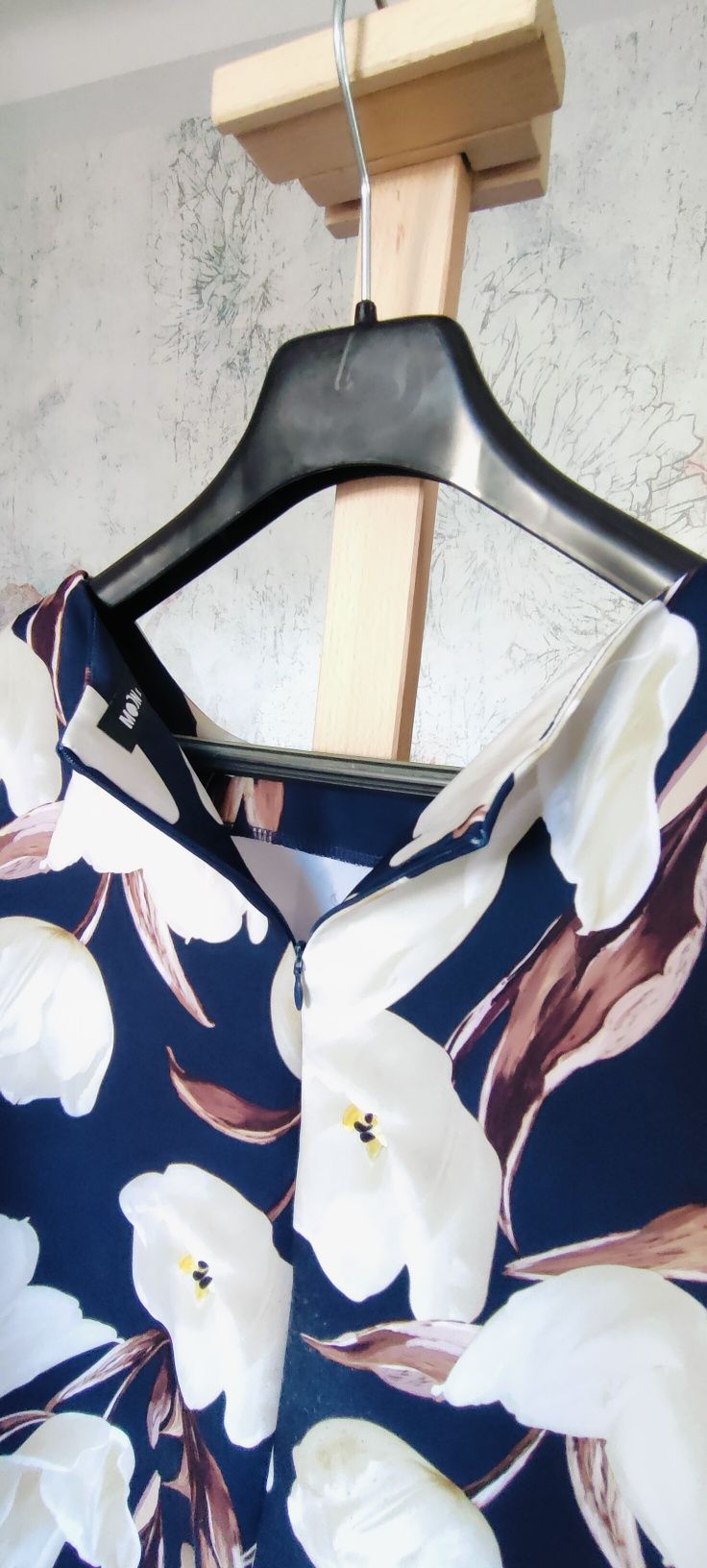Elegancka sukienka midi w kwiaty L XL