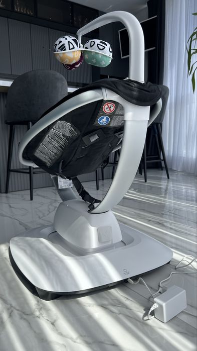 Mamaroo 5.0 заколисуючий центр 4 moms качеля