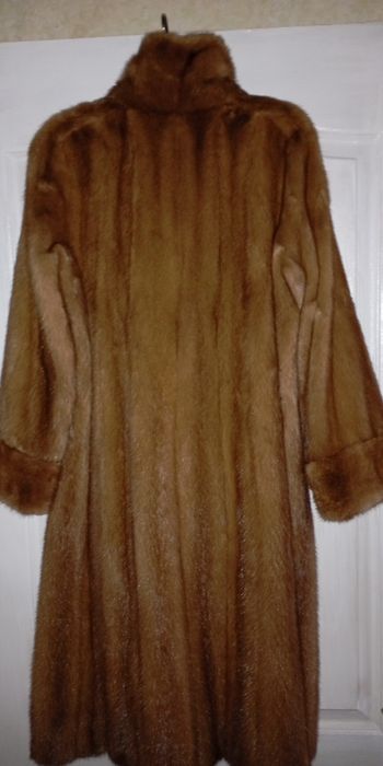 Продається шуба натуральна норкова 7000