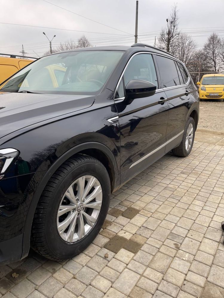 Диски R17 Volkswagen + резина Pirelli 235/65 зимняя