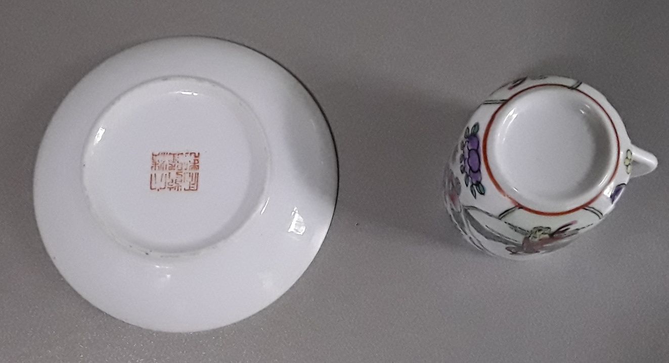 Antiga chávena de café com pires em porcelana Chinesa