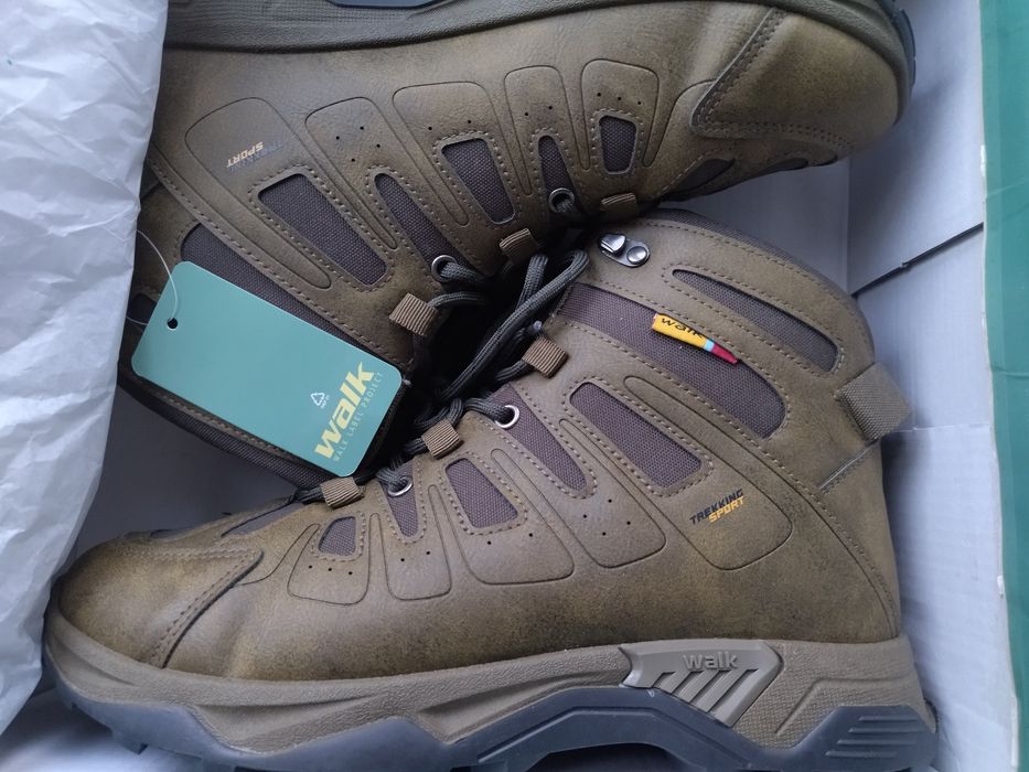 Чоловіче трекінгове взуття