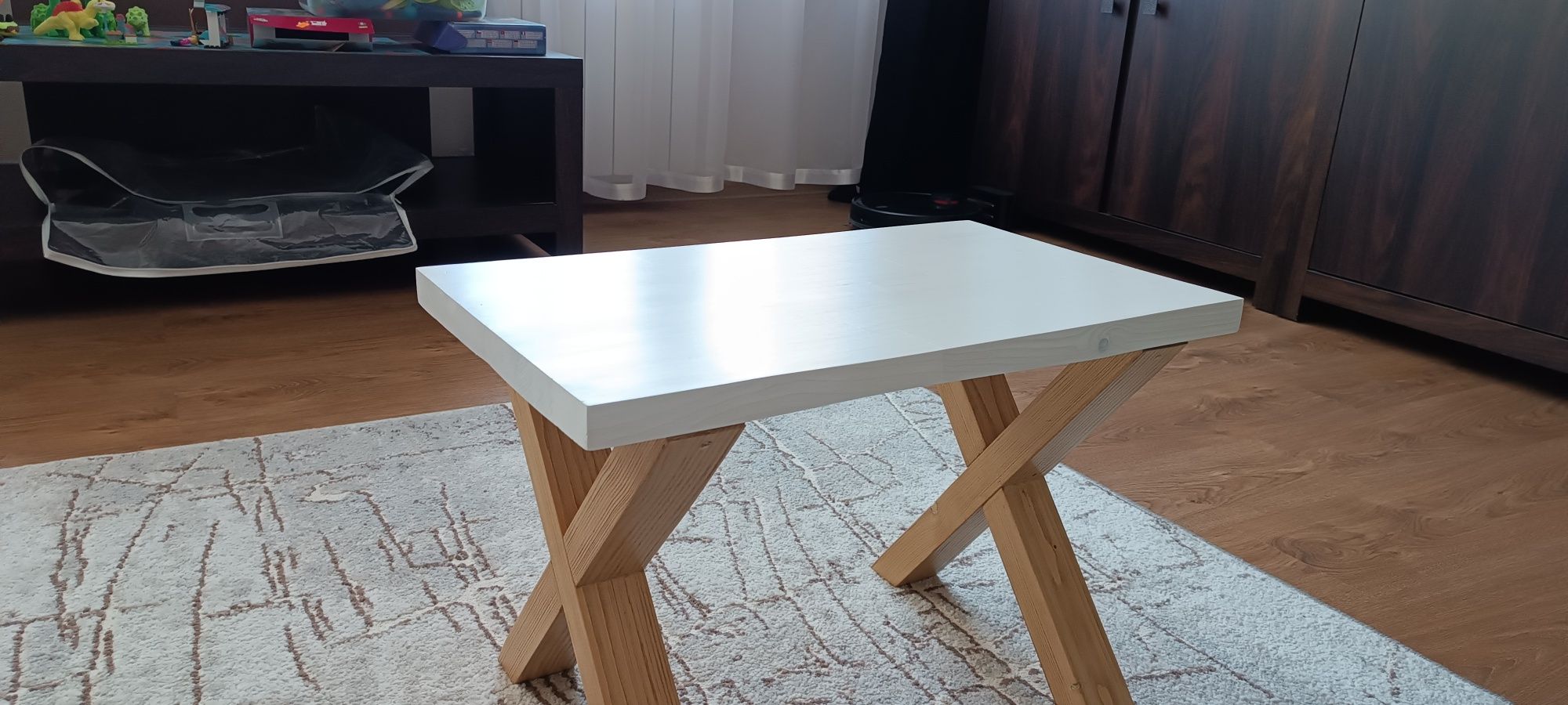 Stolik drewniany, Lite Drewno