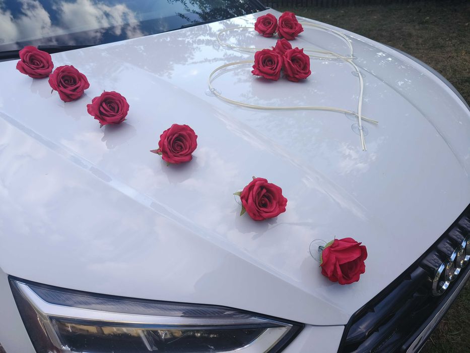 Dekoracja samochodu ślubnego, dekoracja na samochód, czerwone róże