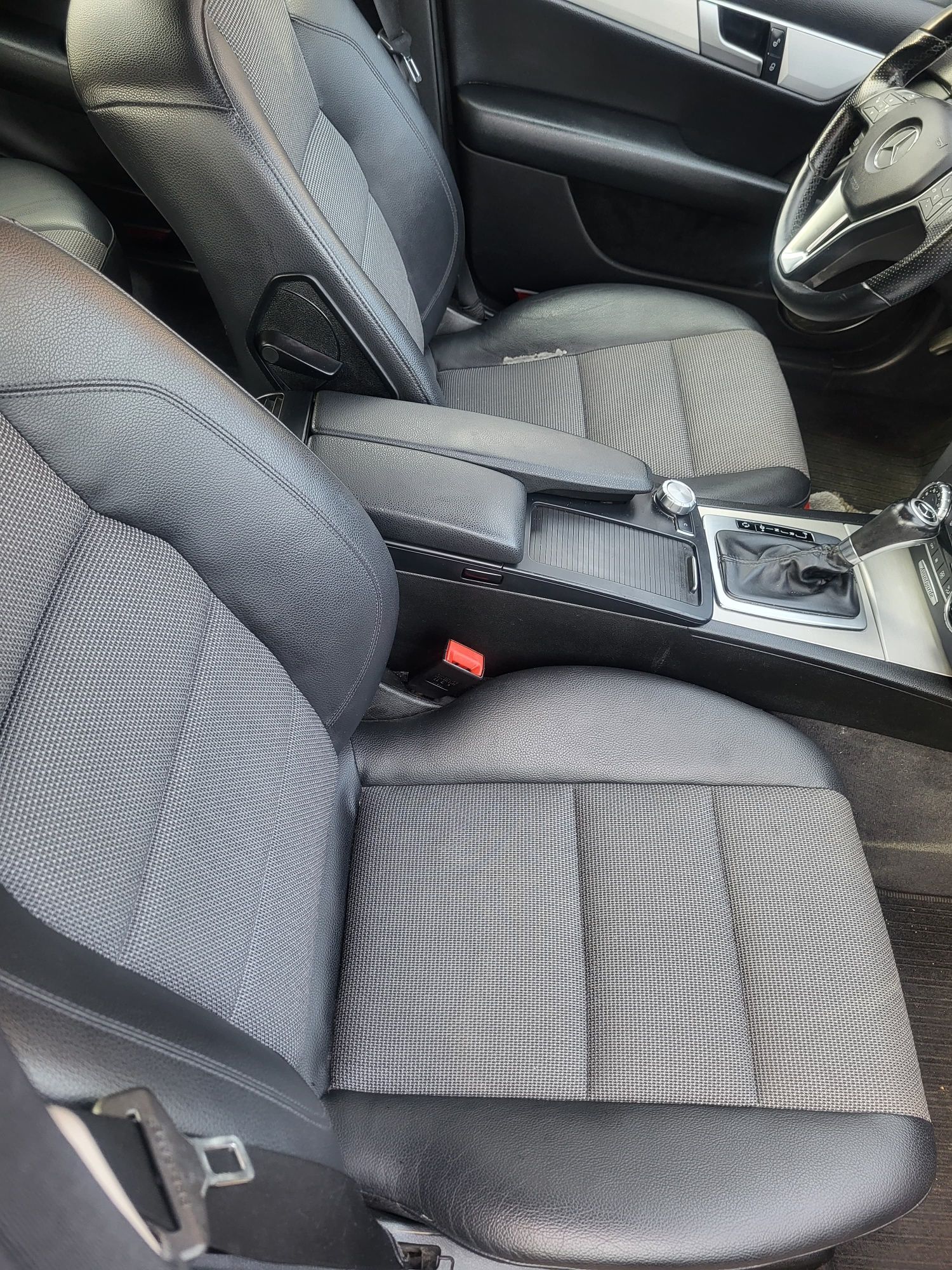 Mercedes-Benz C220CDI BluEFFICIENCY Avantgard