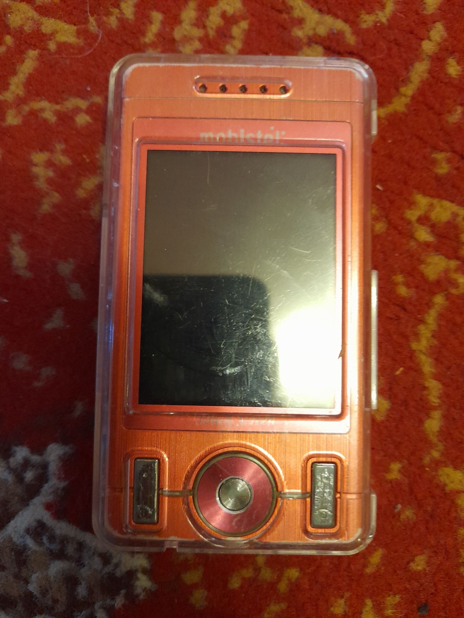 Mobistel EL580 красный - телефон с сенсорным экраном
