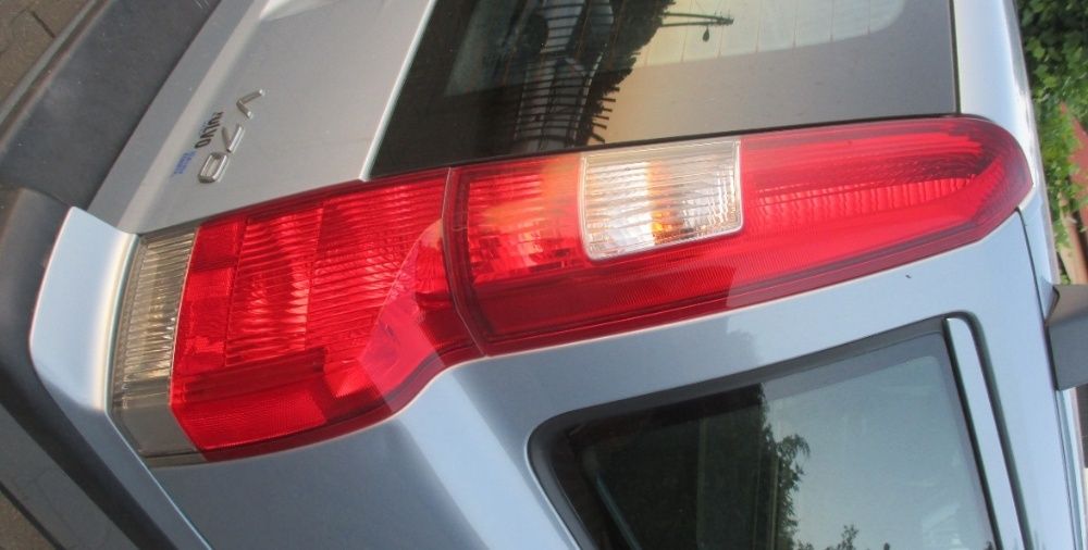 VOLVO V70 XC70 Lampa Tył Tylna Górna Oprawka CZĘŚCI RADOM