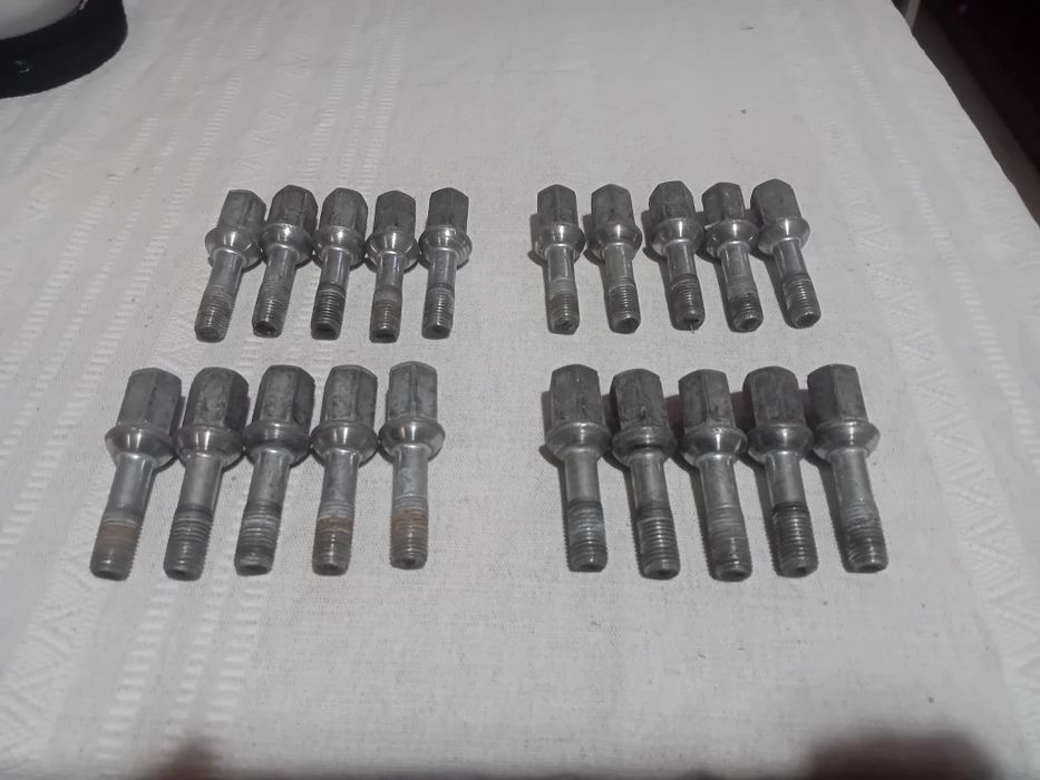 Śruby szpilki felg kół alufelg M12x1.5 70mm Mercedes w124 sec SL R129