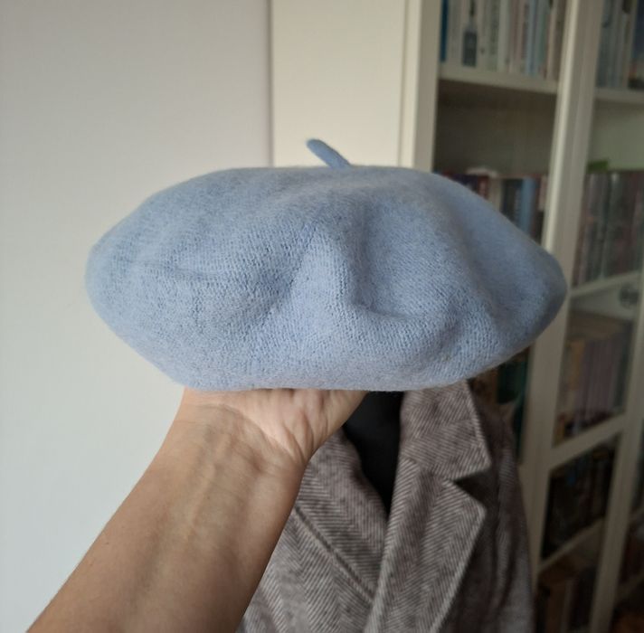 Nowy dzianinowy beret