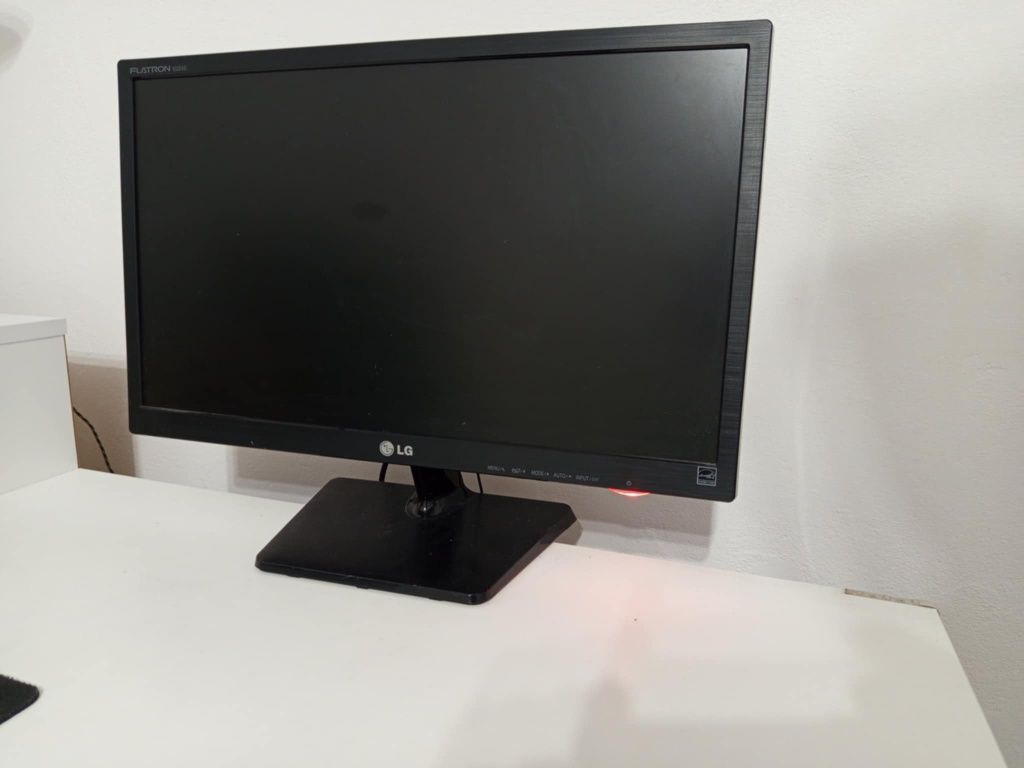 Monitor LG 22 "  cale w bdb stanie