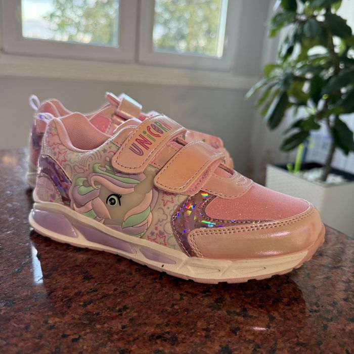 Дитячі кросівки