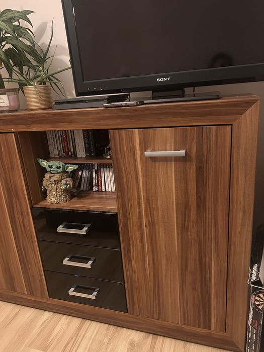 Meble do salonu ciemne drewno