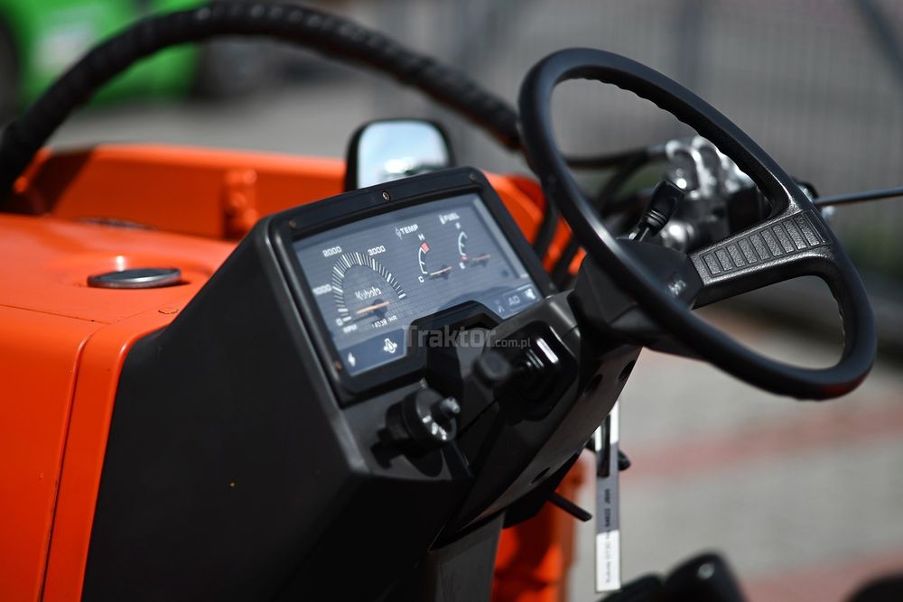 Ciągnik Kubota GT3D 4x4 - 21KM z przednim ładowaczem