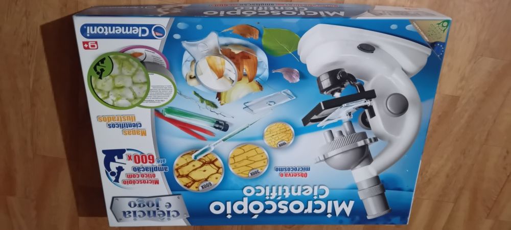 Microscópio Clementoni
