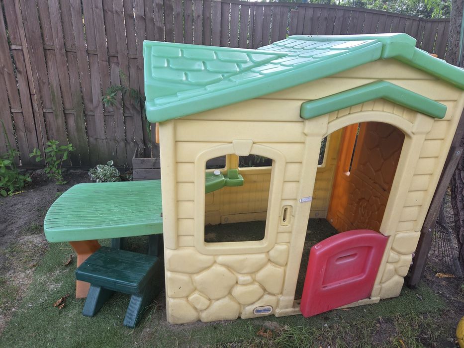 Domek ogrodowy i zjeżdzalnia