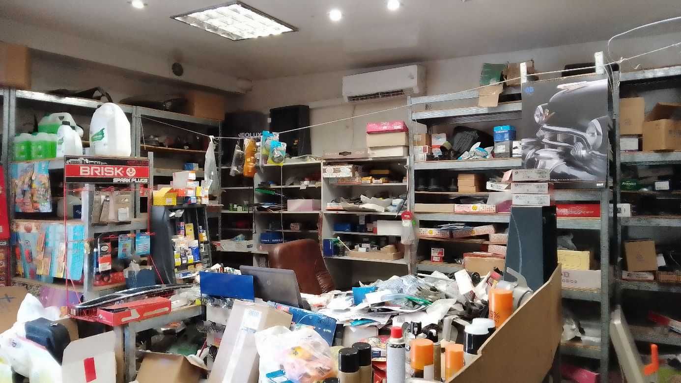 Березняки. Продам діючий автомагазин по фасаду Березняківській, 15-А.
