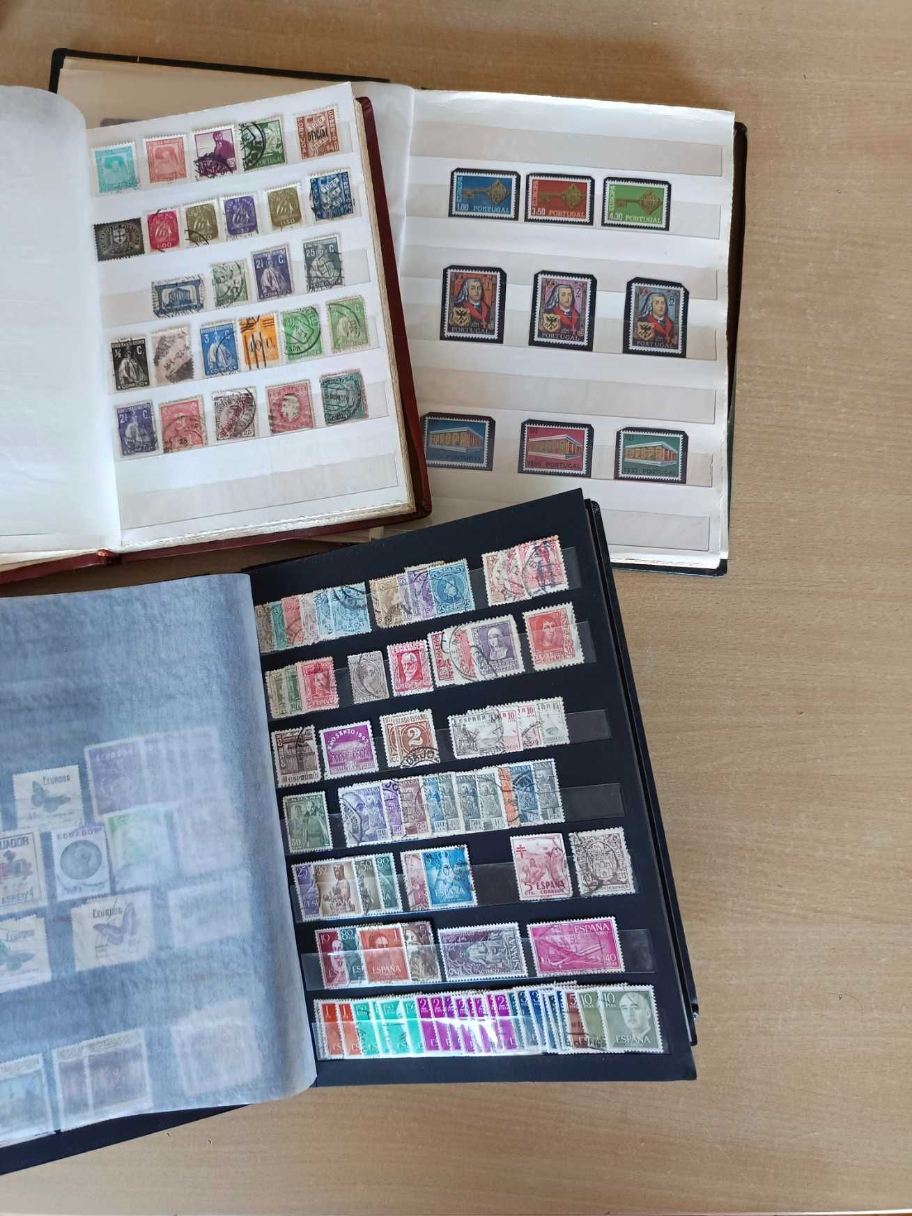 100 envelopes de Primeiro dia de Circulação, Portugueses + 4 álbuns.