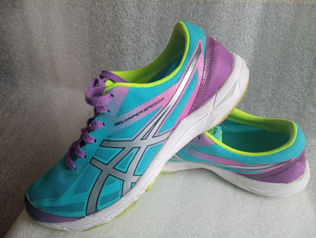 Женские кроссовки ASICS  оригинал.Р.41.5.