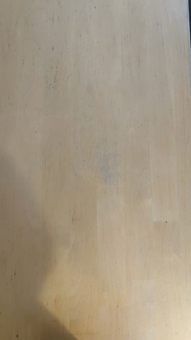 Drewniany stół z 4 krzesłami-rezerwacja