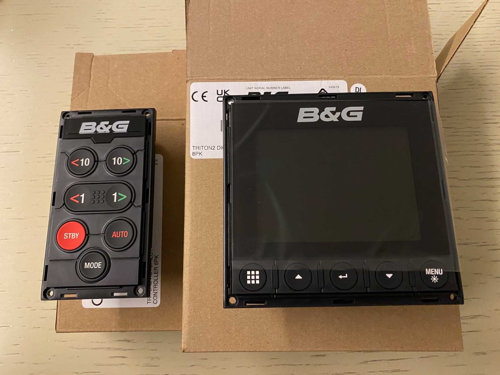 B&G Wyświetlacz cyfrowy Triton2 + Kontroler autopilota B&G Triton 2