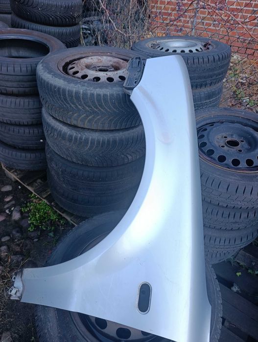 Błotnik Volkswagen Passat B5 LIFT lewy srebrny LA7W