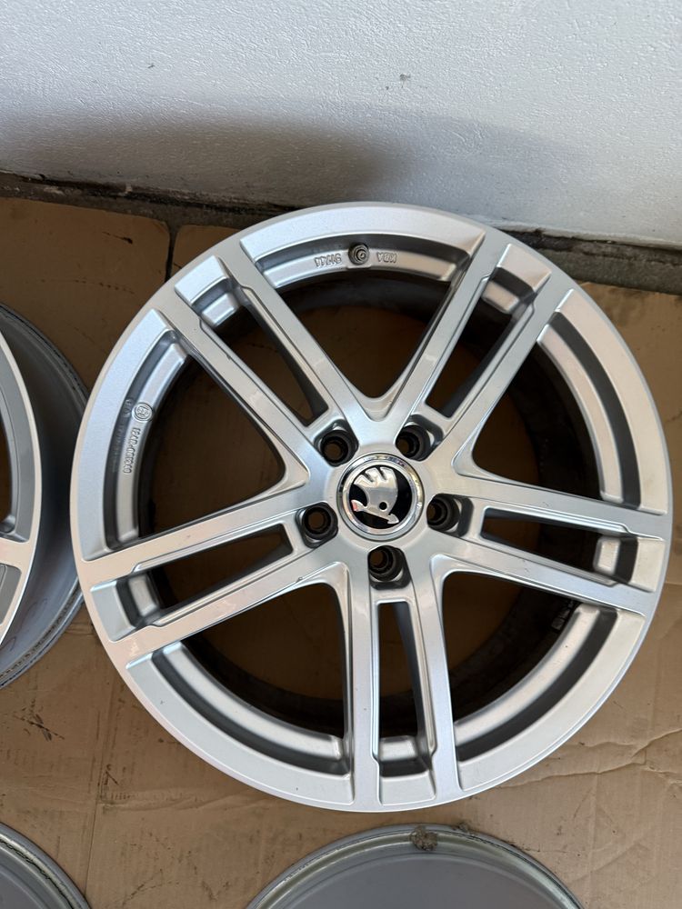 Felgi aluminiowe Dezent ET 38 8jx18” 5x112 Audi Seat Skoda VW