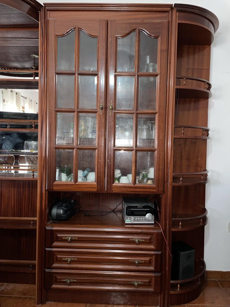 Móvel com bar antigo