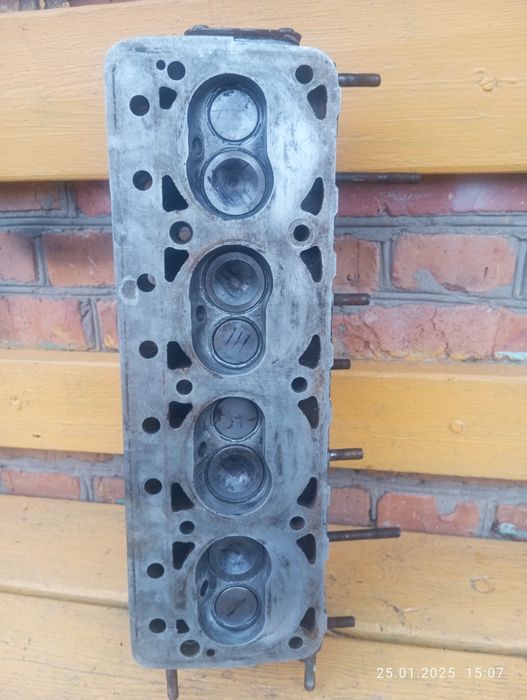 Головка УАз в доброму стані не шліфована клапана протерті.