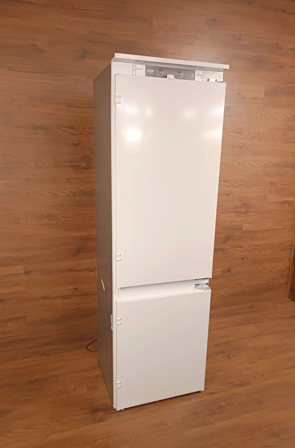 Холодильник вбудований Whirlpool б/у ідеал No frost гарантія доставка