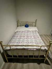 Ліжко 1,5 з позолотою , дуже естетичне та легку в зборі.