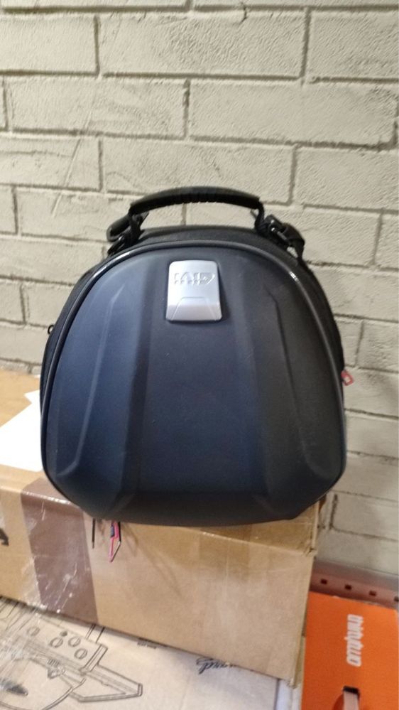 Мото кофр Givi ST607B обʼємом 22-26 літрів