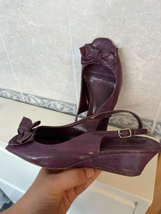 Sandálias Roxas Laço Nº 37