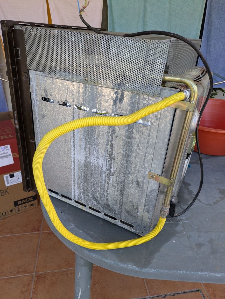Forno a gás e eletricidade