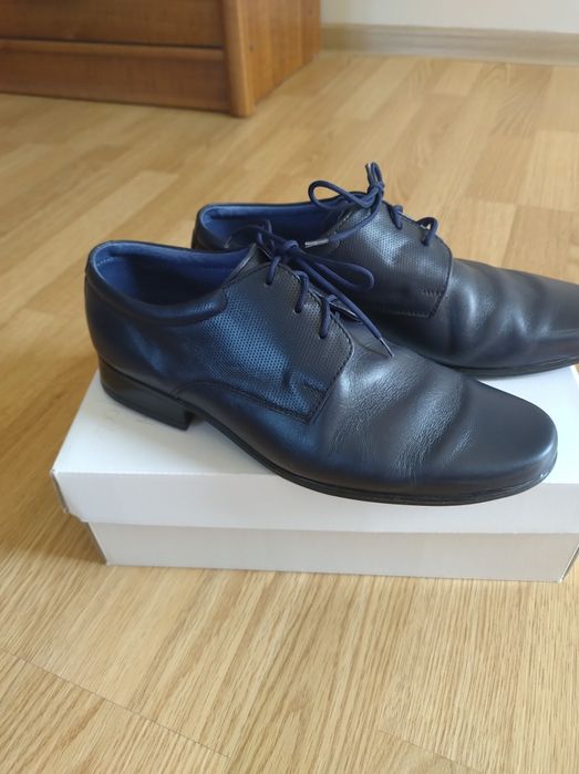 Sprzedam eleganckie buty granat r. 37 Komunia