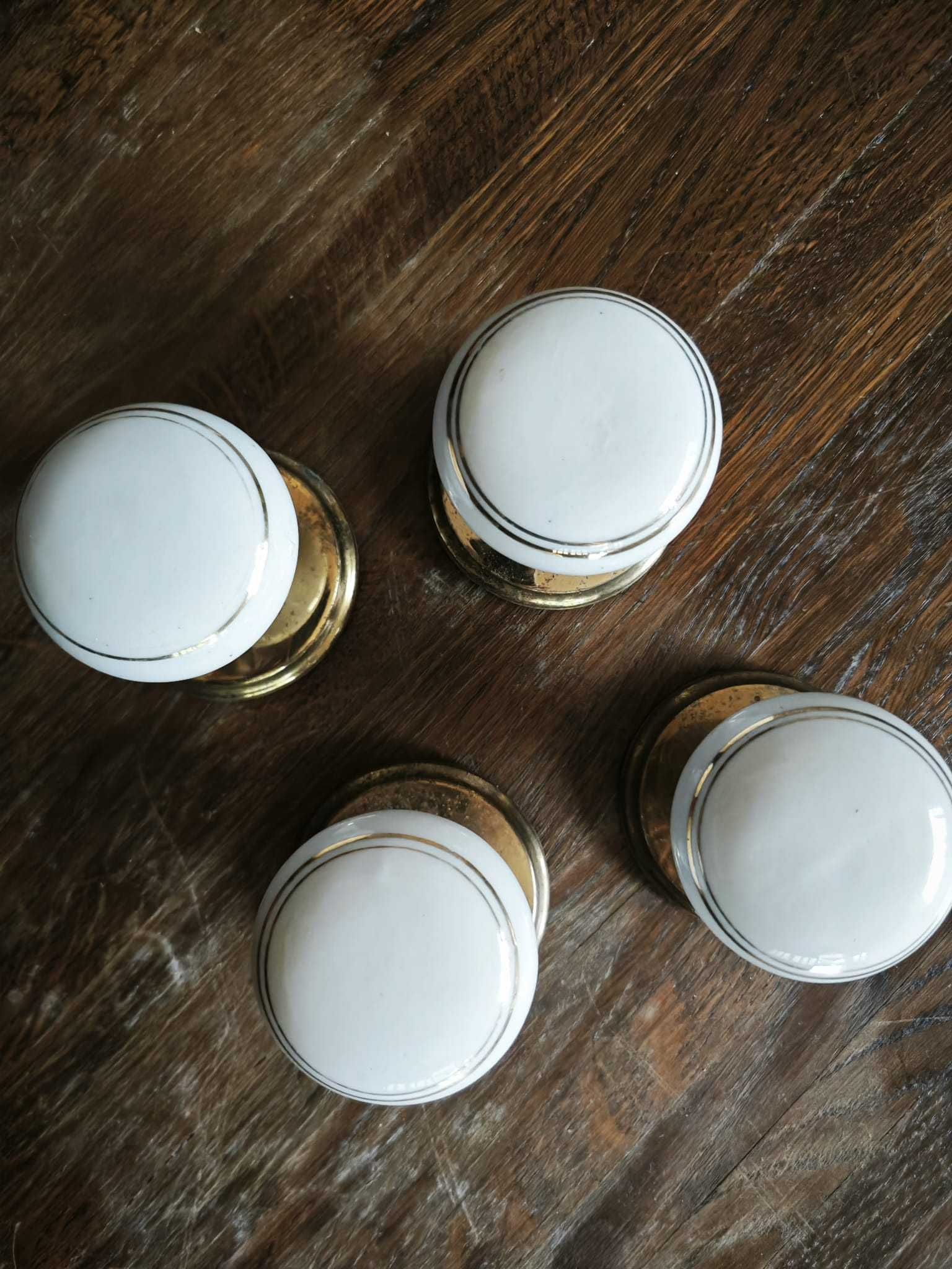 Puxadores ou maçanetas de porta em porcelana