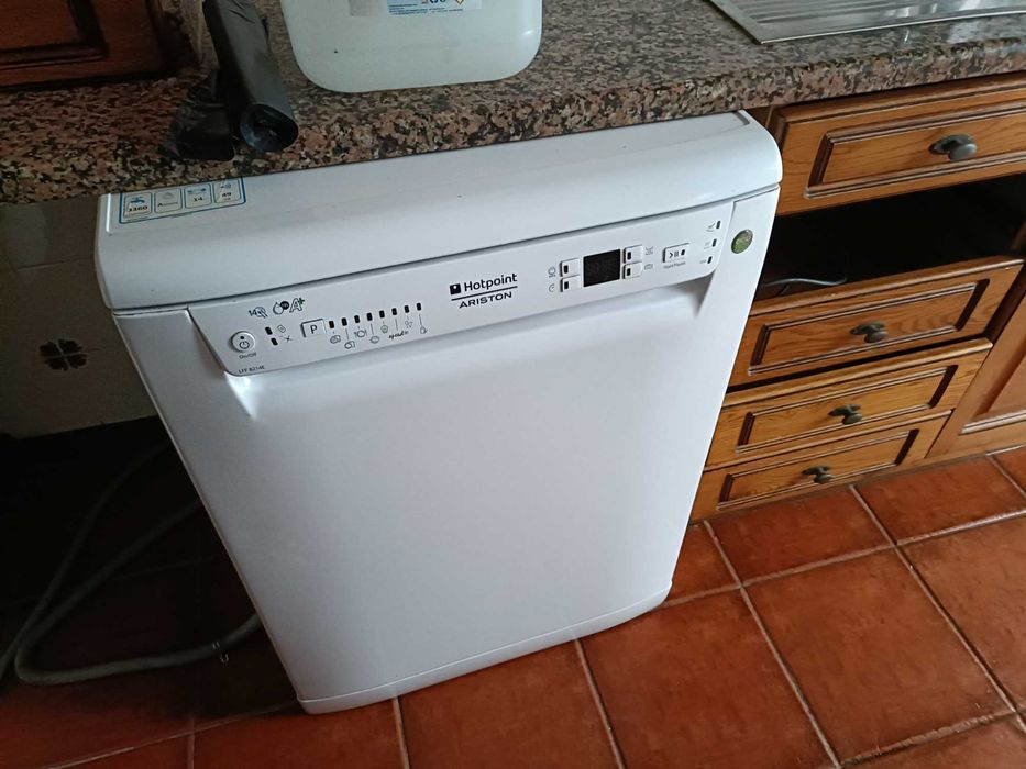 Vendo sofás e outros para desocupar