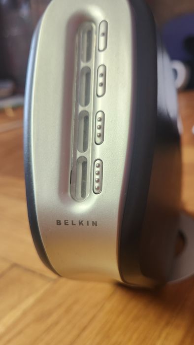 KVM switch Belkin F1DS104T професійний з аудіо