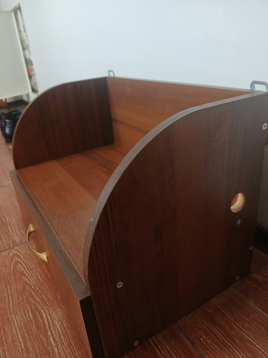 Полиця з видвижною шухлядкою