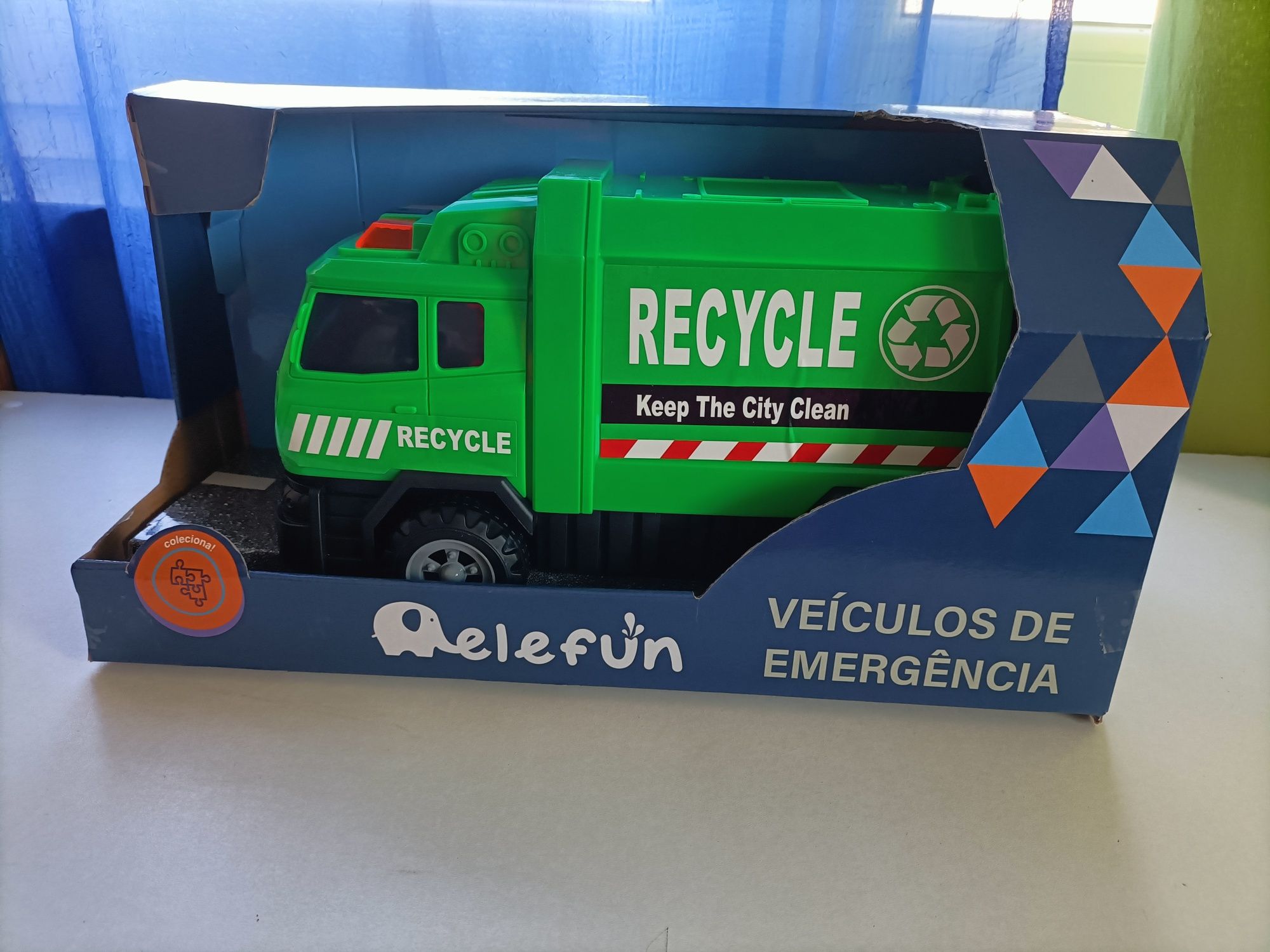 Camion da reciclagem brincar  com sons novo em caixa