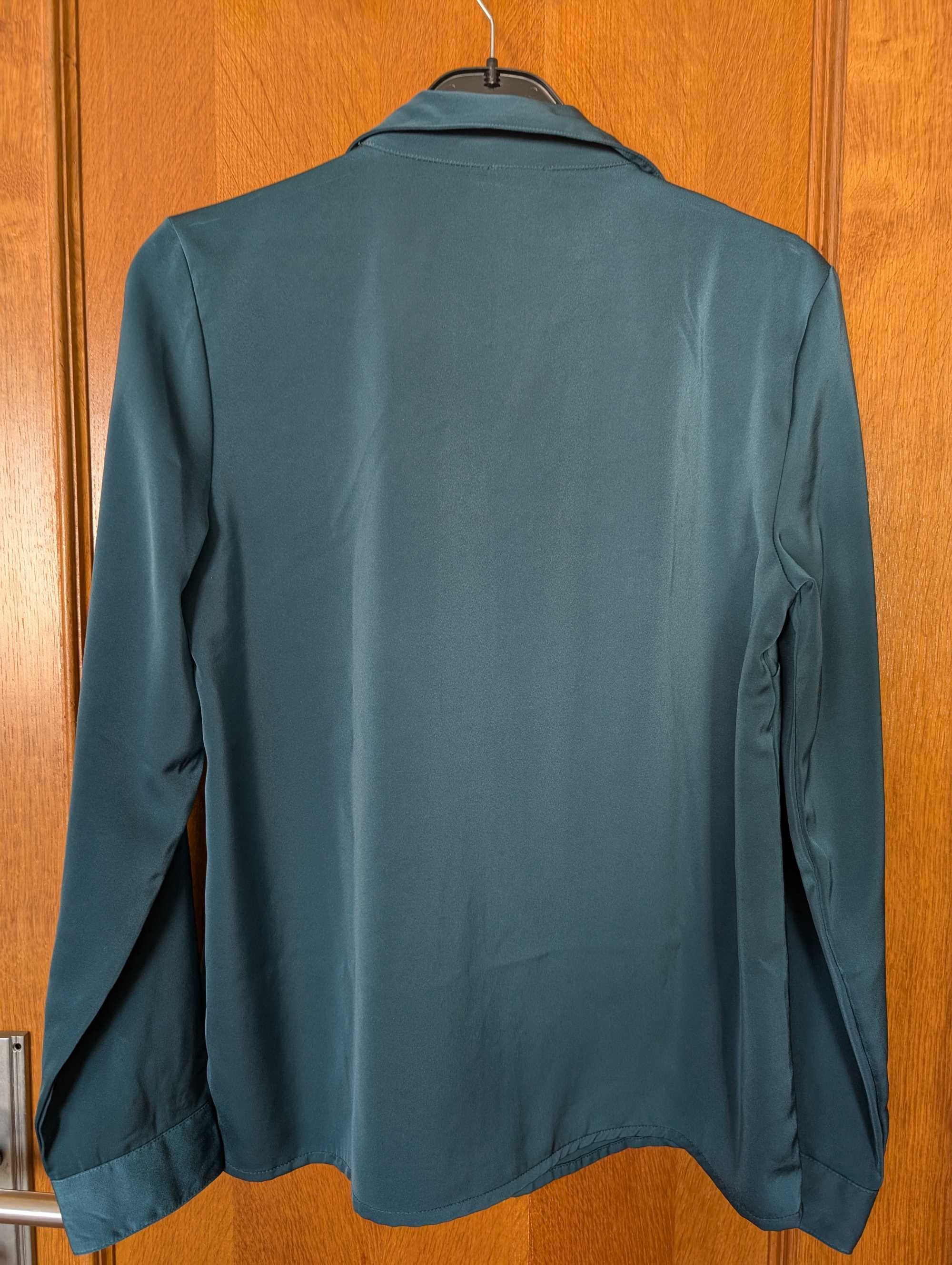 Camisa acetinada verde