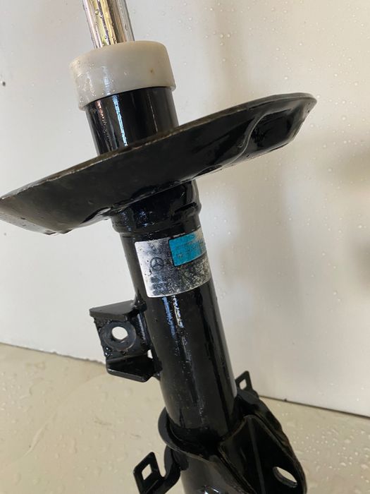 Продам стойки  передні віто 2013 рік  у доброму стані